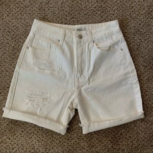 Bermuda Short🤍